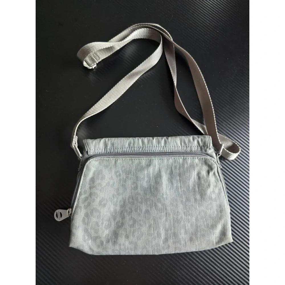 Baggallini Gray Nylon Crossbody Messenger Travel Bag Turn Lock Lightweight